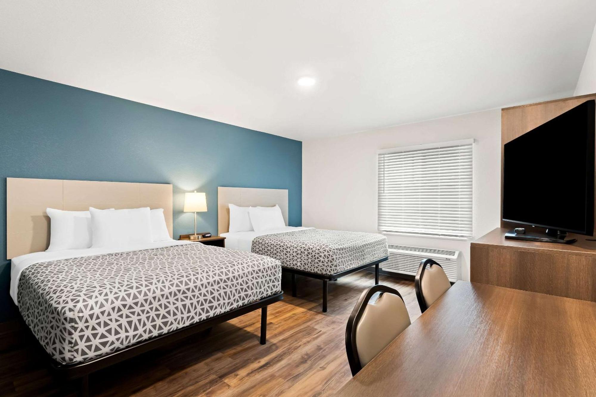 Woodspring Denver Commerce Hotel *