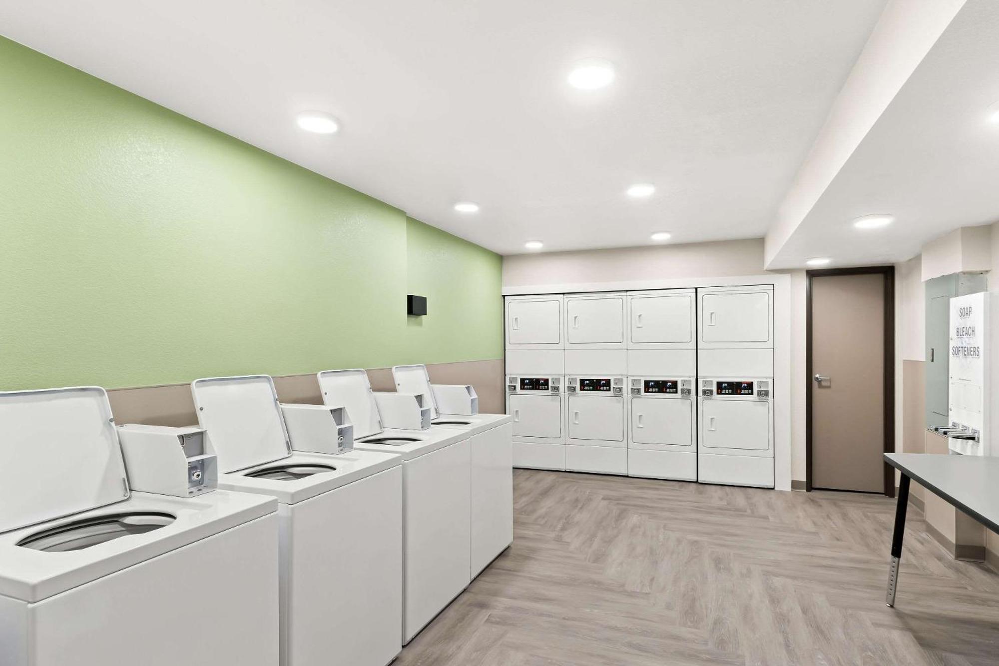 Hotel Woodspring Denver Commerce