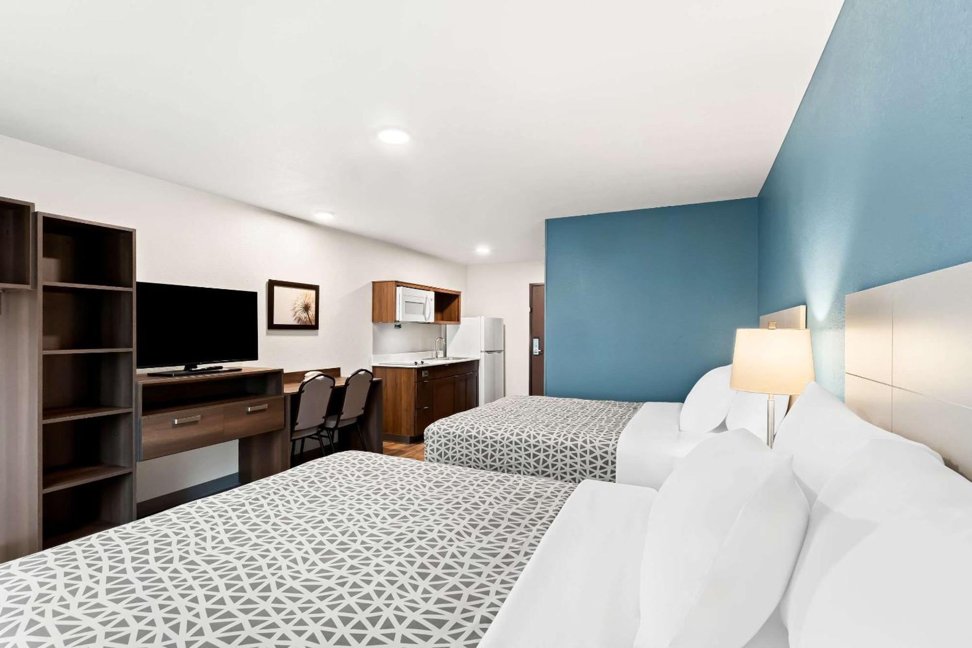 Woodspring Denver Commerce