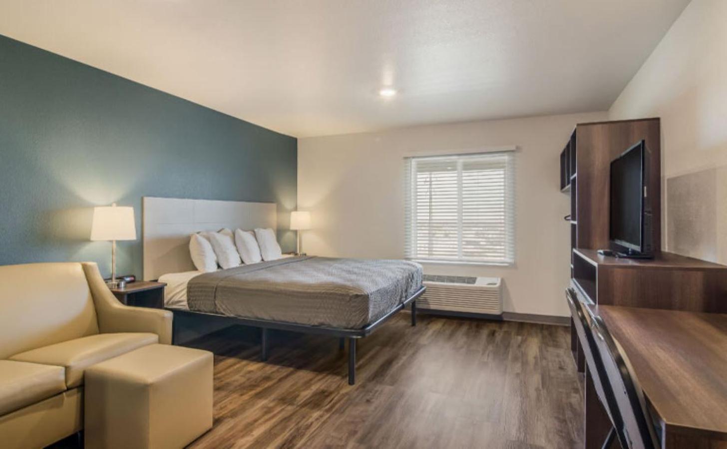 Woodspring Denver Commerce Commerce City